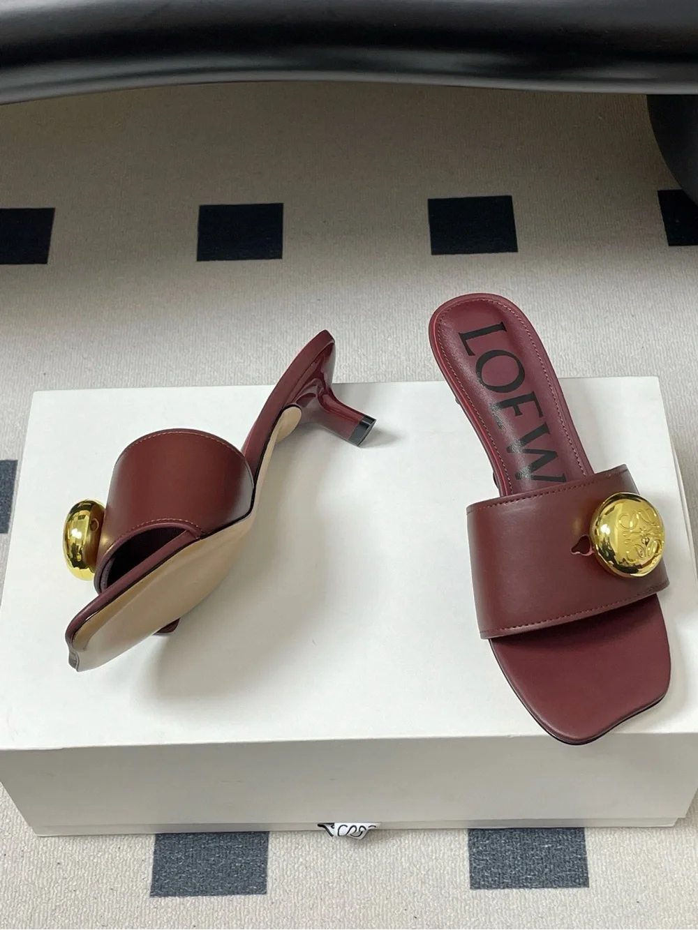 LOEWE Pebble Burgundy Leather Kitten Heel Mules Sandals Gold Anagram Hardware - Picture 6 of 8